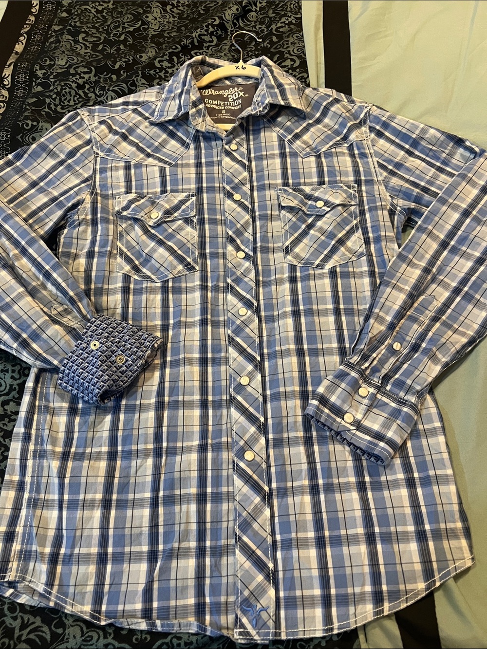 Wrangler 20X Men’s Blue and White Plaid Snap-Front Shirt
